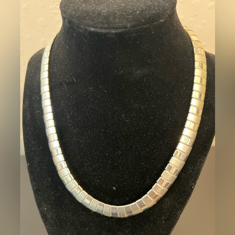 Avon silver tone omega matte and shinny necklace